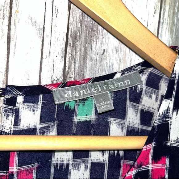 Daniel Rainn Geometric Print Sleeveless Blouse - Picture 5 of 5